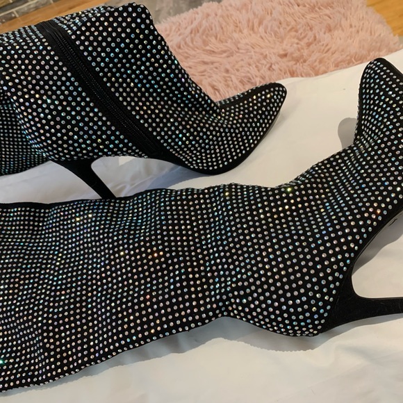 SOLD.                                                     New. - Picture 2 of 5